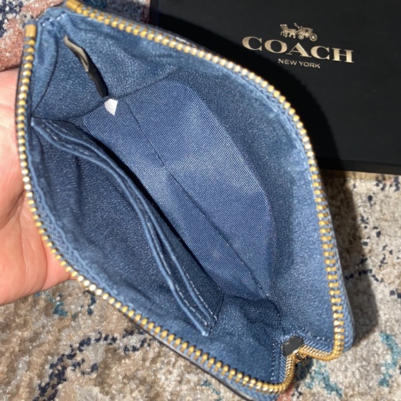 Coach wristlet - Picture 4 of 6